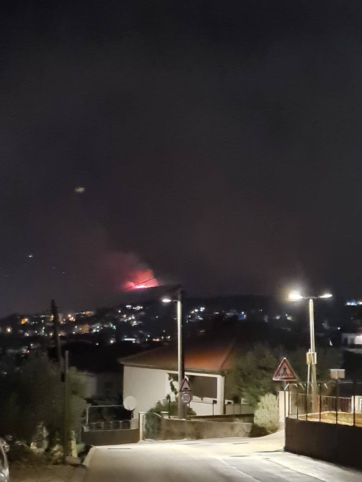 VIDEO Ponovno je buknulo kod Trogira: 'Radimo sve što sada možemo, tu ćemo biti cijelu noć'