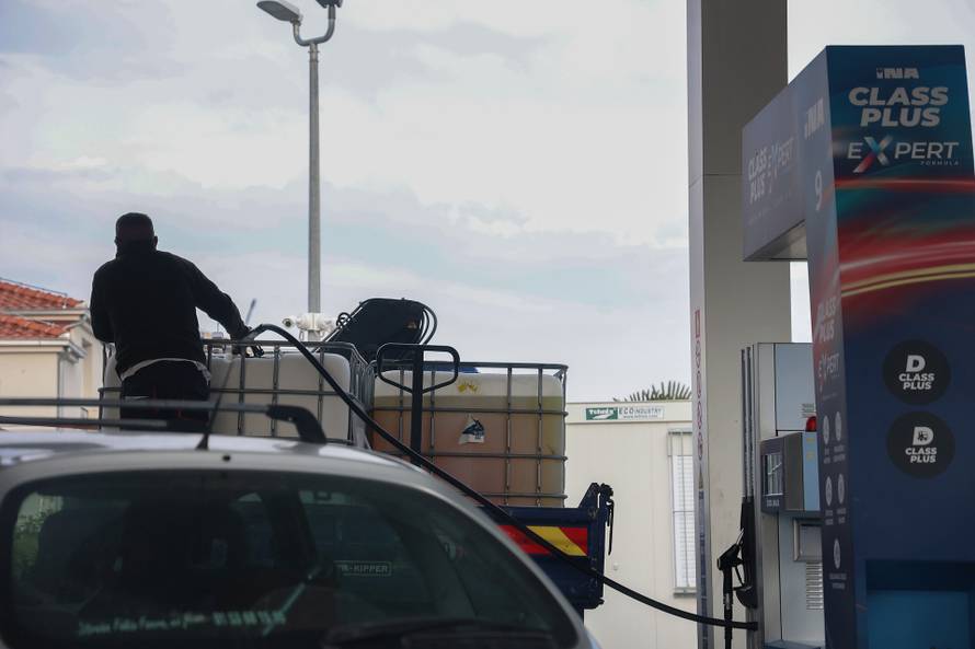 Kaštela: Gužve na benzinskim postajama zbog povećanja cijena goriva