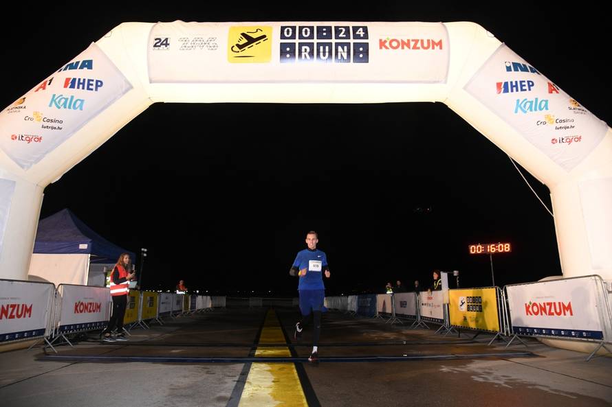 U ZraÄnoj luci Franjo TuÄman odrÅ¾ana humanitarna noÄna utrka 00:24