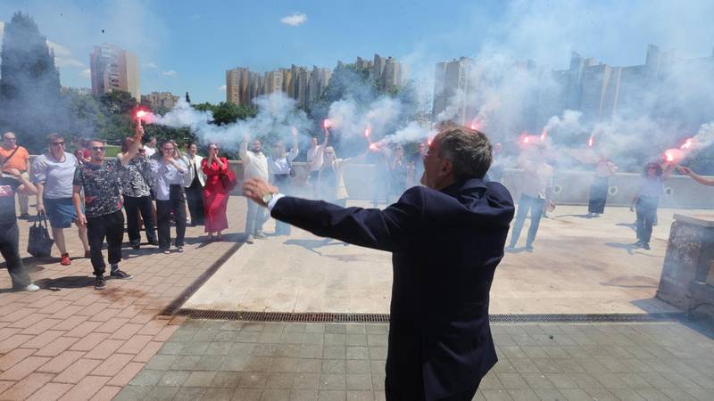 Nikola Koceić Bilan novi rektor Sveučilišta u Splitu, studenti ga dočekali bakljadom i pjesmom