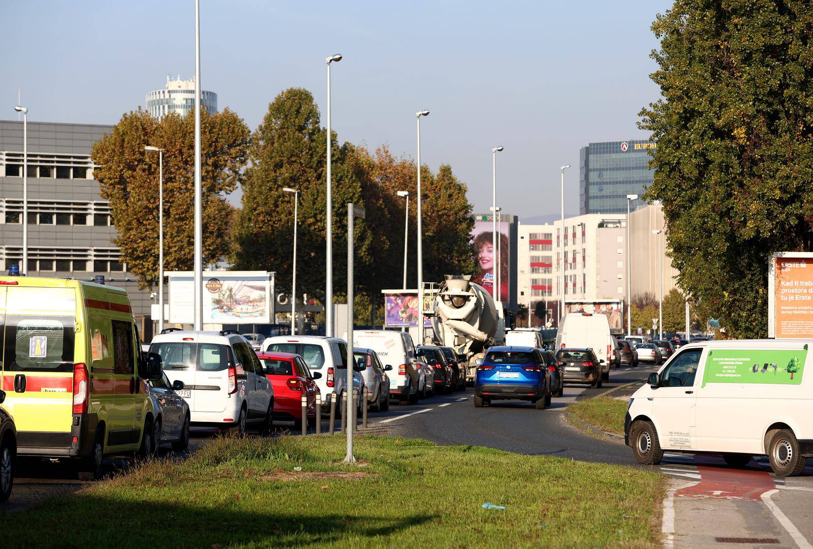 Zagreb: Promet na Heinzelovoj ulici gdje su se sudarila tri automobila sada je normaliziran