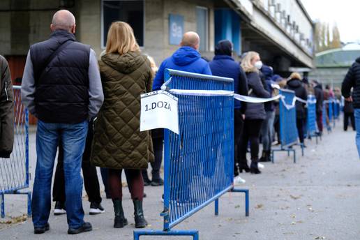 (Ne)obična nedjelja: Krenuli na plac pa stali na cijepljenje