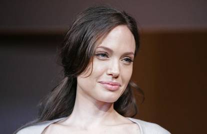 Jolie  krvave glave završila u bolnici, ali i dalje glumi