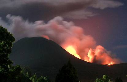 Eruptirao vulkan u Indoneziji, evakuiraju ljude s tog područja