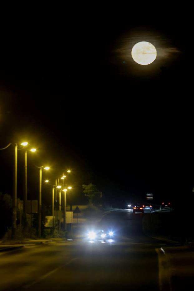 Kožino: Puni svibanjski cvjetni Mjesec