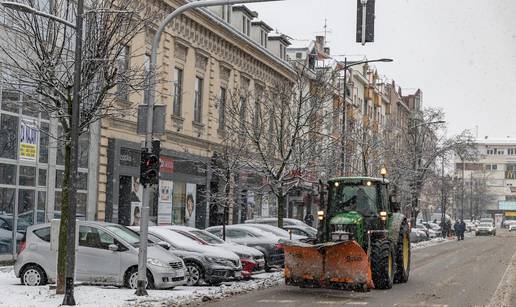 Hladno, kiša i magla: Oprezno u vožnji, moguća je i poledica