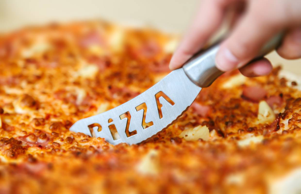 Evo kako da vam pizza ostane sočna i hrskava nakon grijanja u mikrovalnoj pećnici: Lako je!