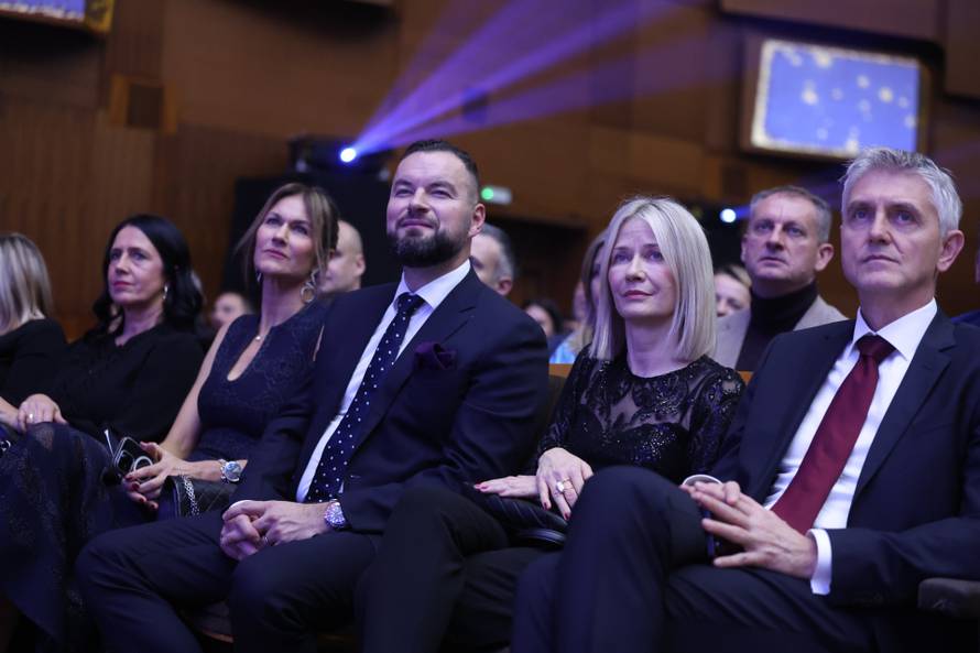 Zagreb: Božićni gala koncert Croatia osiguranja "Croatia povezana pjesmom" u KD Lisinski