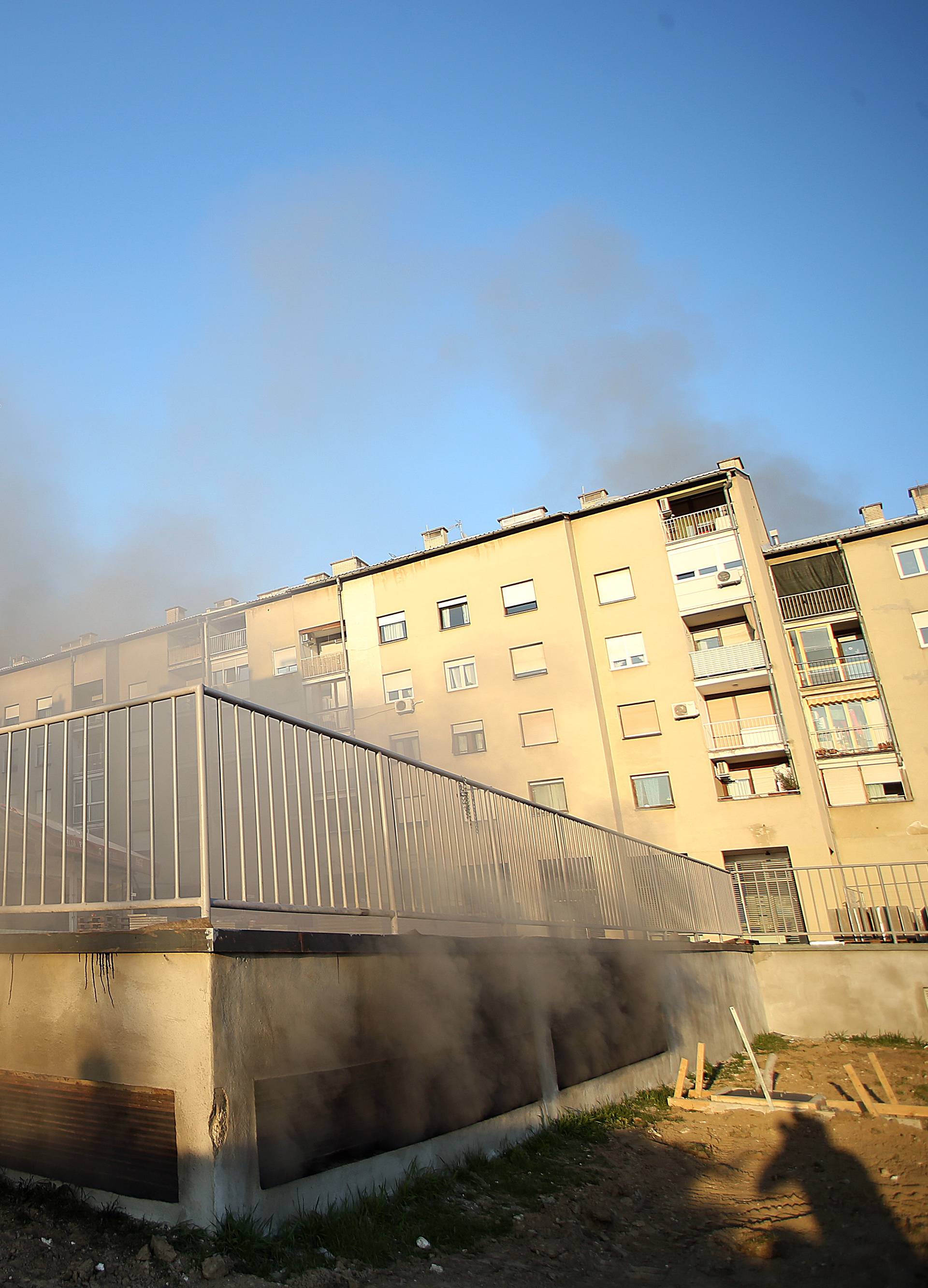 Zapalila se garaža u Zagrebu zbog postavljanja hidroizolacije