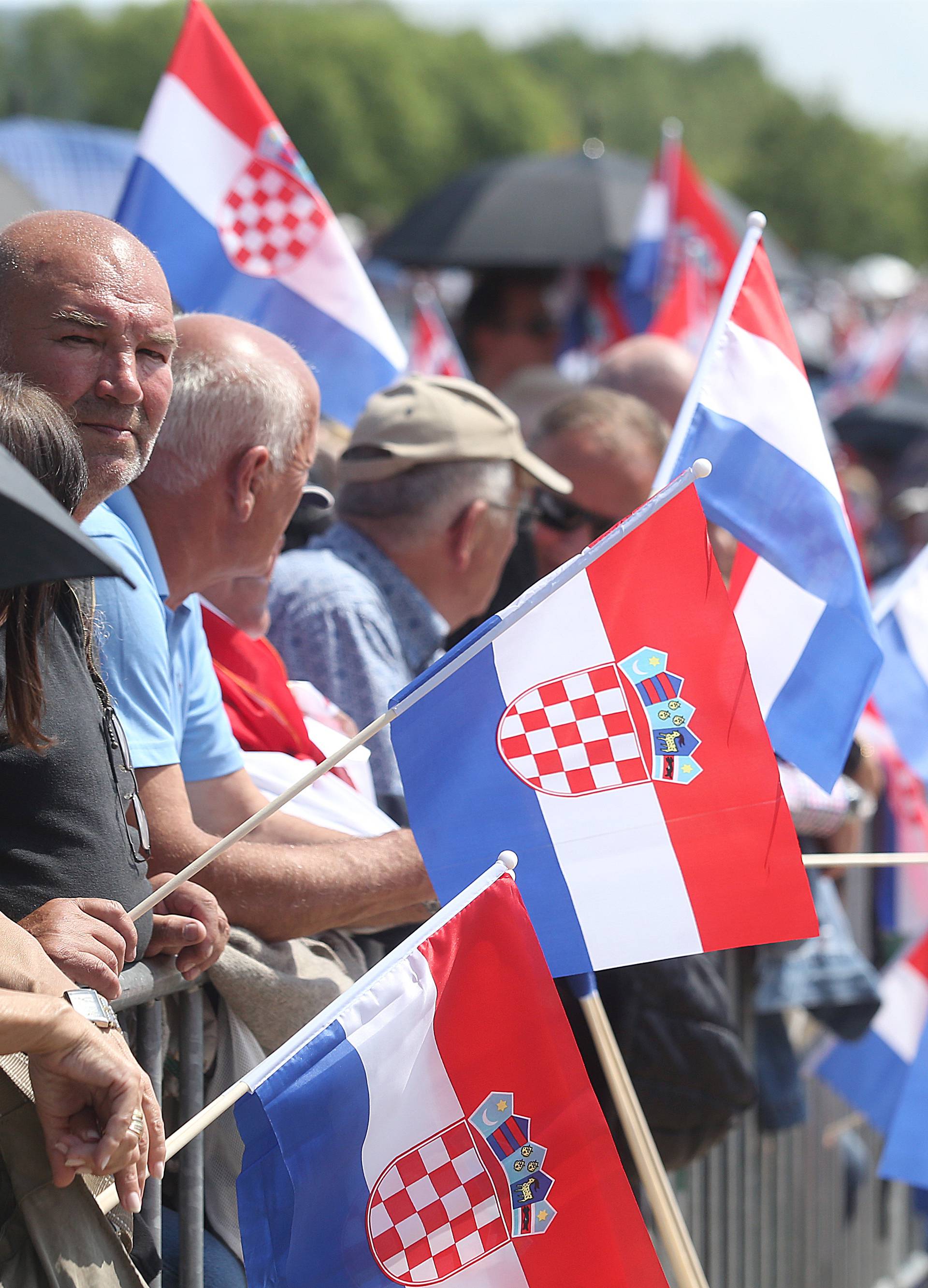 Jandrokovića izviždali: Ovdje smo da odamo počast žrtvama