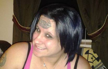 Skupljala dobrovoljne priloge da si ukloni tetovažu s čela