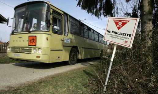 Dječak se igrao zračnicom pa zapucao na školski bus