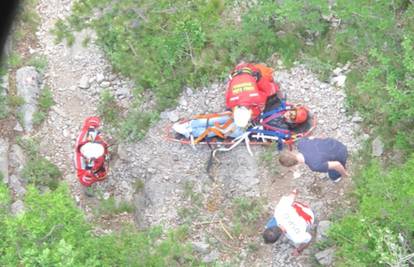 Paklenica: GSS helikopterom spasio iscrpljenu djevojku (17)