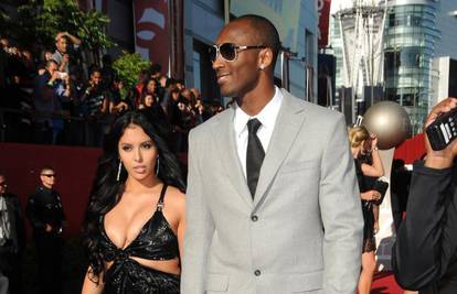 Možda Lakersi sada proigraju: Kobe se vratio seksi supruzi