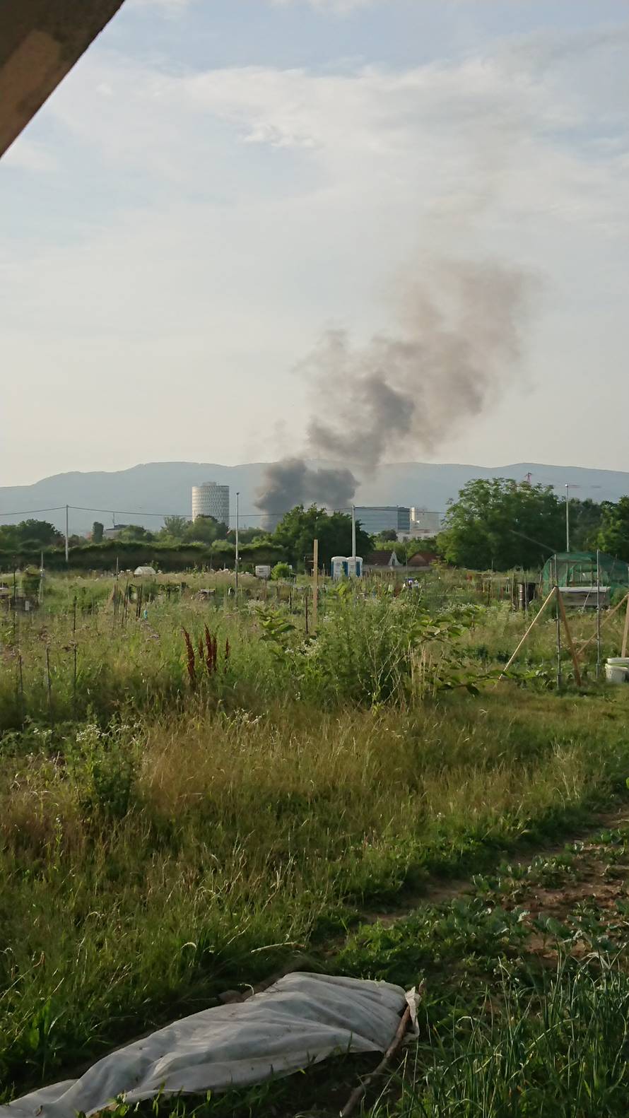 Požar u 'Staroj Zagrepčanki': Nad gradom se nadvio crni dim