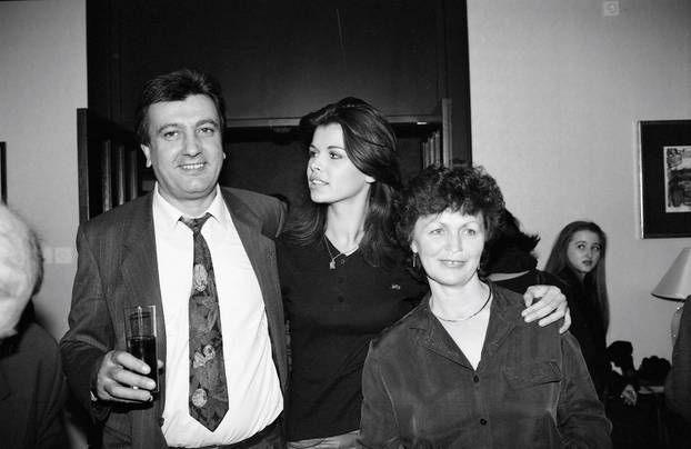 Zagreb: Povratak Anice Kovač s izbora za Miss svijeta gdje je okrunjena prvom pratiljom, 20.11.1995.