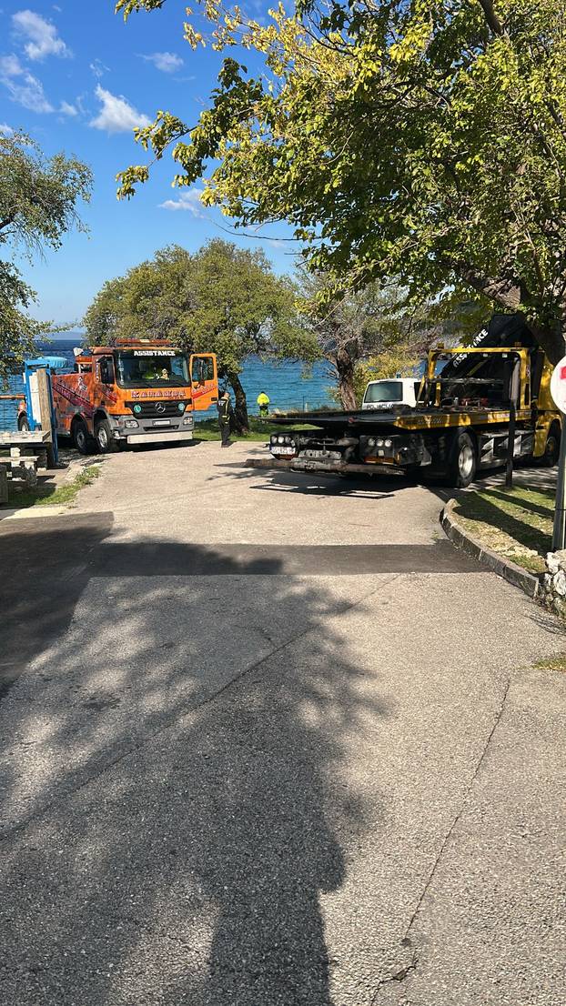 FOTO Iz mora kod Senja izvukli olupinu auta: Četvero ljudi je poginulo u teškoj nesreći...