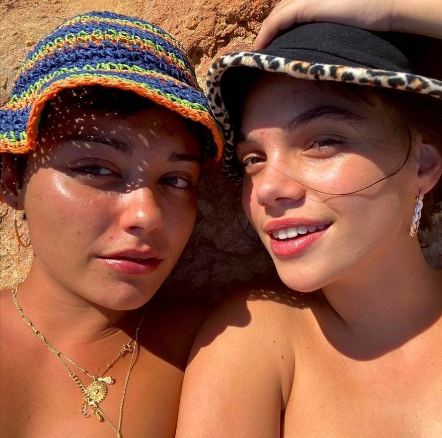 Zvijezde hit serije 'Elite' kupale se gole na plaži, nisu im smetali ni blicevi upornih paparazza