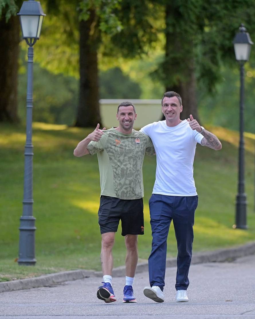 Mandžukić u Šahtaru! Oduševio starog suigrača iz Madrida i u zagrljaju držao Darija Srnu