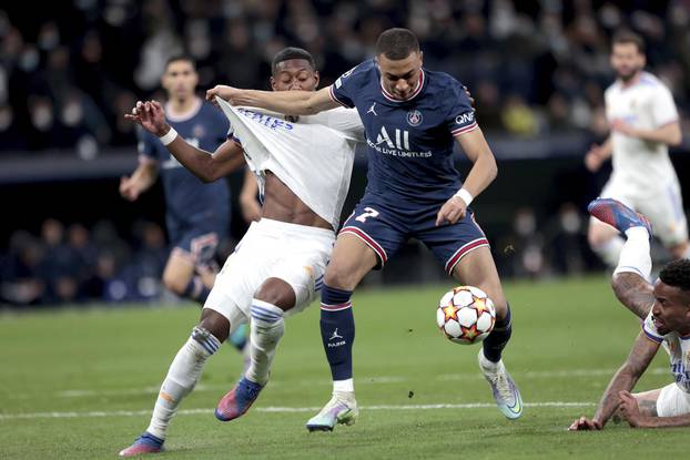 Real Madrid vs PSG soccer of Champions League