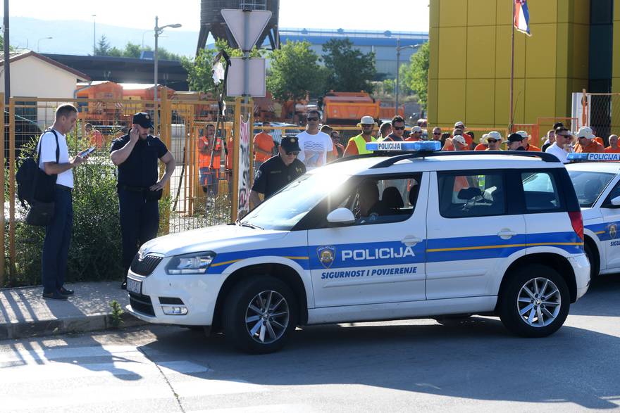 Šibenik: Radnici blokirali ulazak direktoru Robertu Miljkoviću u tvrtku Ceste Šibenik