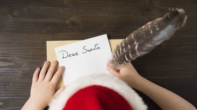 Poštanski ured Djeda Mraza u njemačkom selu odgovorio na rekordnih 30 tisuća pisama