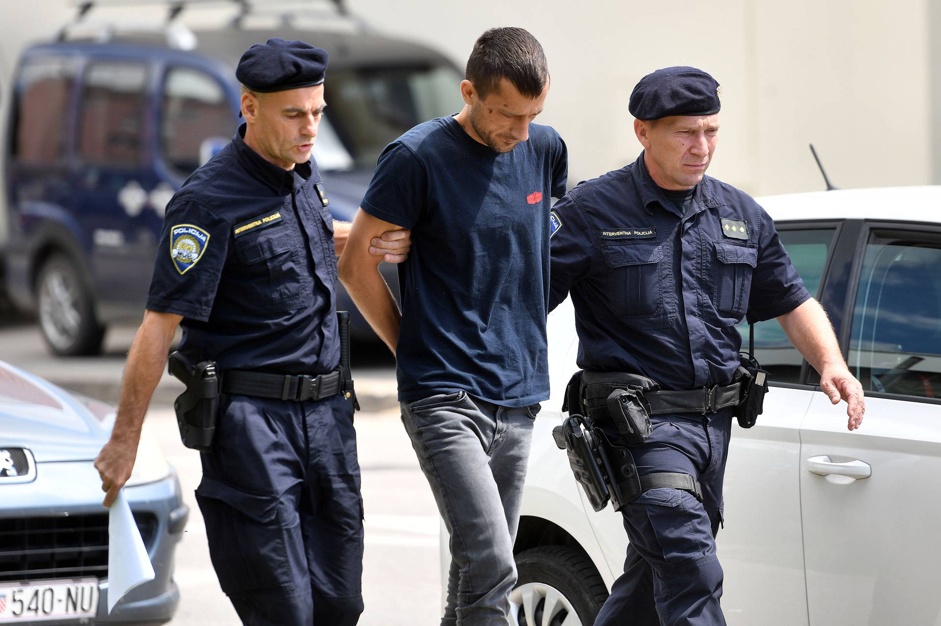 Varaždin: Muškarac osumnjičen za ubojstvo susjeda izveden pred suca