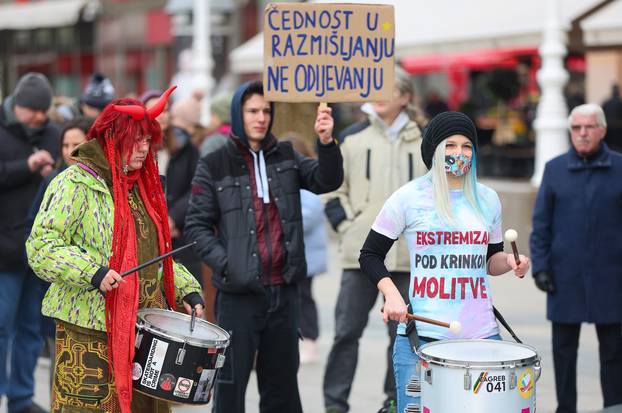 Zagreb: I danas molitelje na Trgu ometali bukom i prosvjedom
