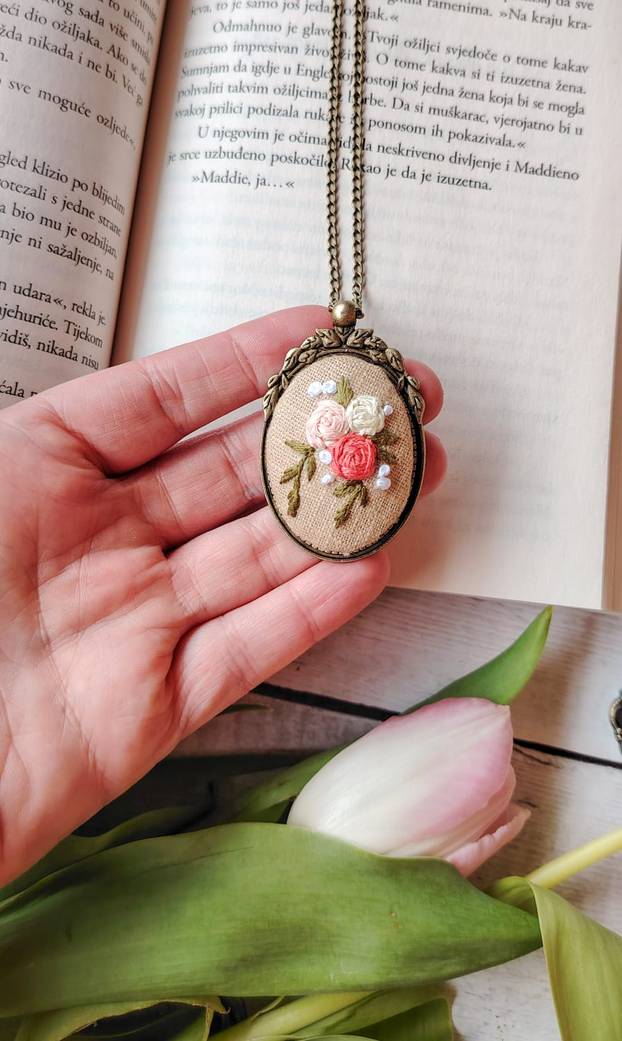 FOTO Samantini vezovi su hit: Ljudi ih naručuju za vjenčanja, bebu i prvi Božić u braku...