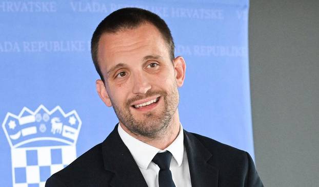 Zagreb: Ministar Erlić dao je izjavu medijima