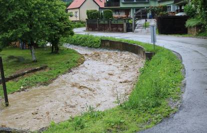 Nevrijeme u Požegi: Voda im je ušla u podrume i dvorišta