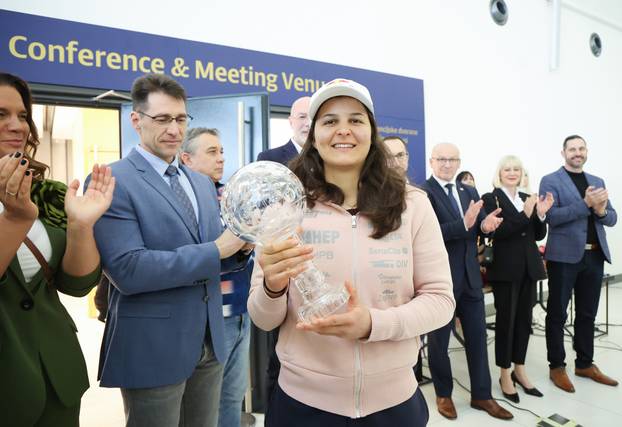 Dolazak Zrinke Ljutić iz SAD-a nakon osvajanja malog Kristalnog globusa