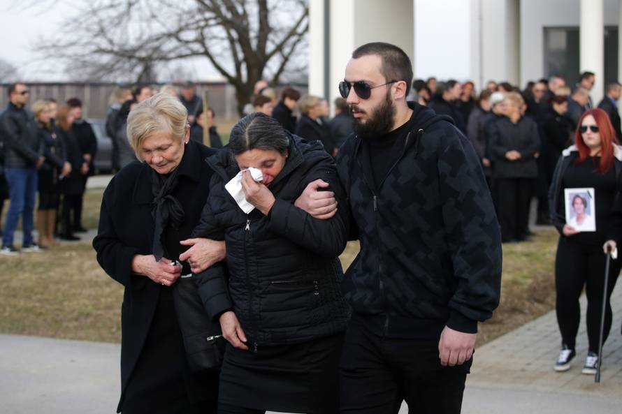 Jasminina majka neutješno je plakala: Nije mogla ni stajati...