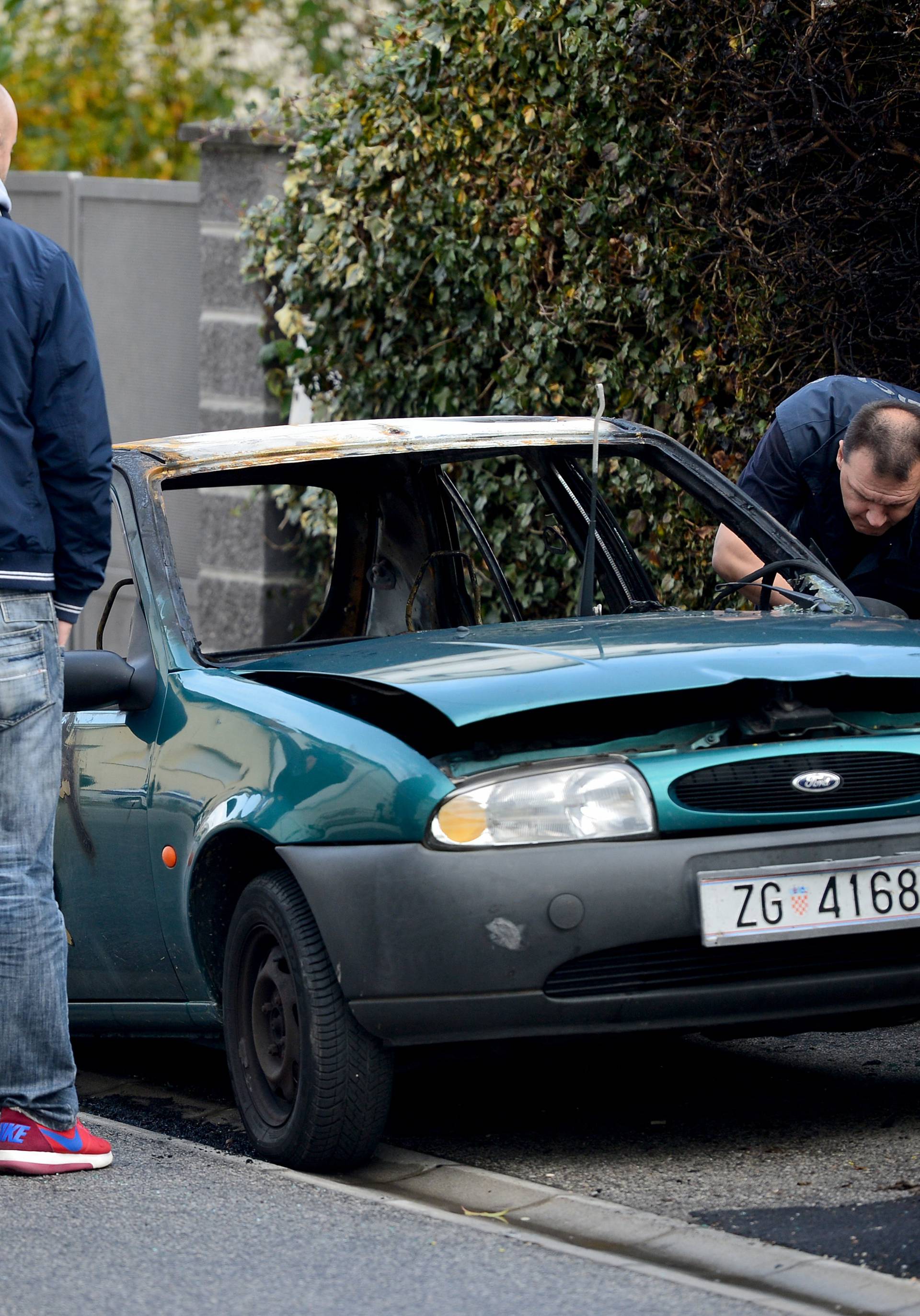 Građane probudila eksplozija: Izgorio automobil na Trešnjevci