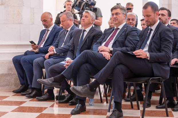 Zadar: Premijer Plenković sudjelovao je na uručenju Sporazuma i Ugovora za program razvoja otoka