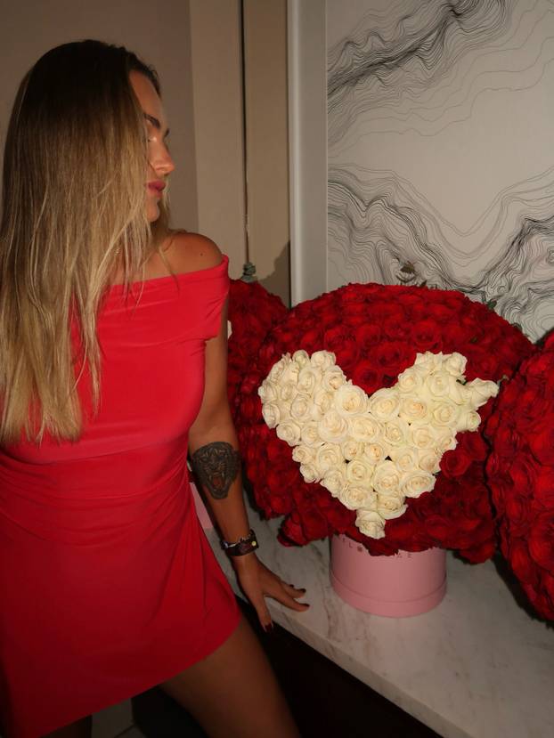 FOTO Najzgodnija tenisačica istaknula obline u uskoj majici