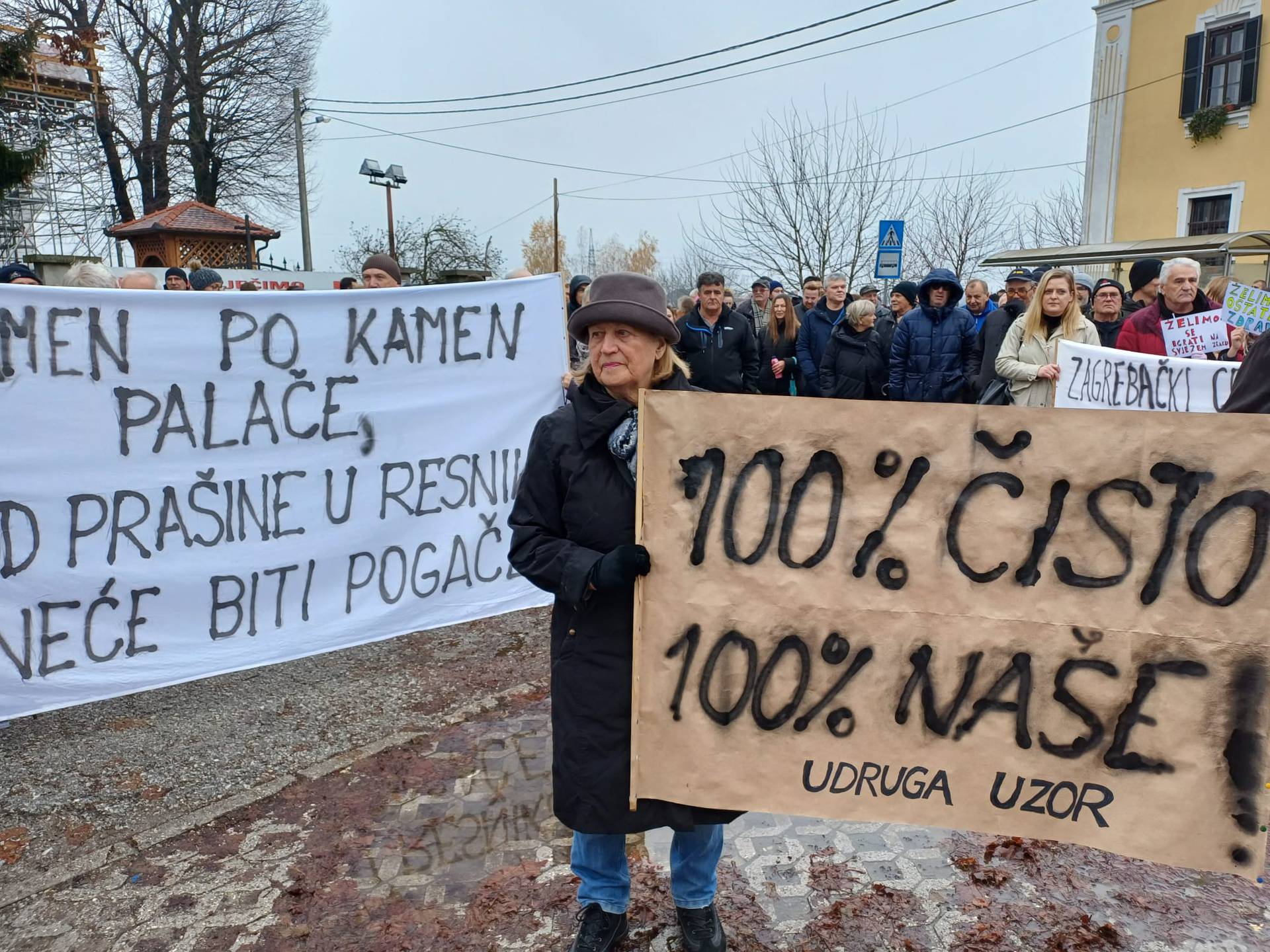 Prosvjed u Resniku: 'Obećali su parkove, a sada donose smeće'