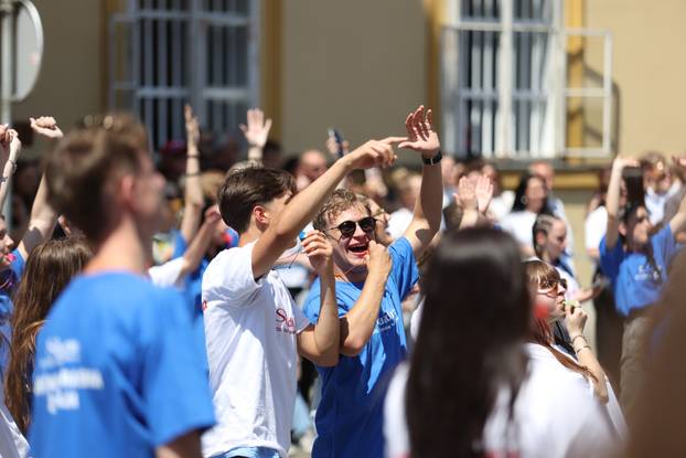 Osijek: Još jedna generacija je otplesala quadrillu u centru grada
