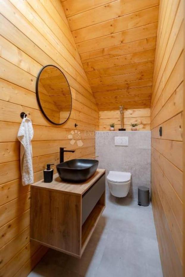 FOTO Ova vila na malom brežuljku u Delnicama nudi luksuz i užitke cijele godine