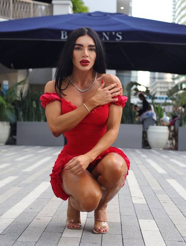 FOTO Želi imati najtanji struk na svijetu: Nosim korzet do 23 sata dnevno i želim srušiti rekord