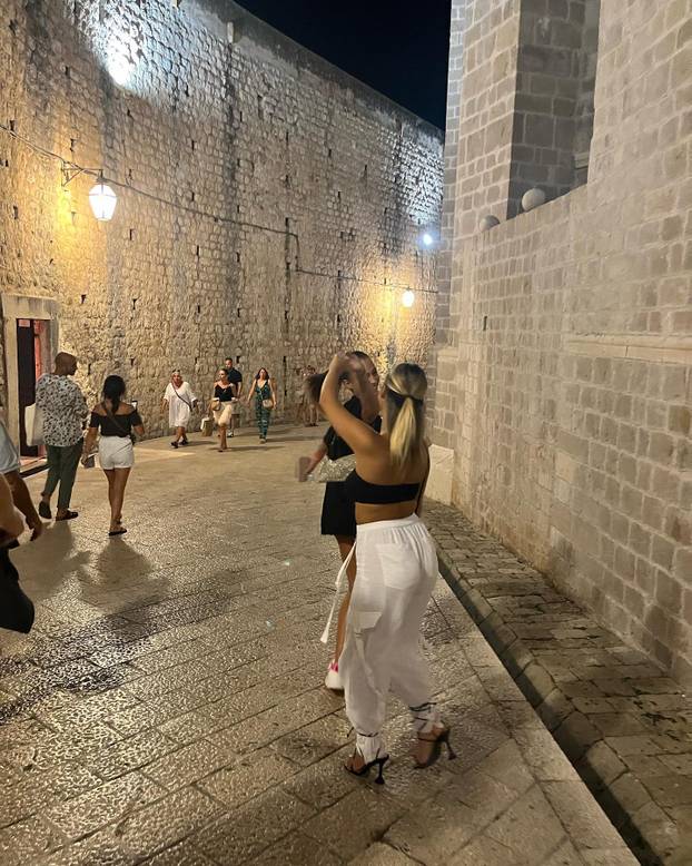 FOTO Evo tko je ljepotica s Opus Arene: Ponosna je Slavonka, na mrežama ju prati tisuće ljudi...