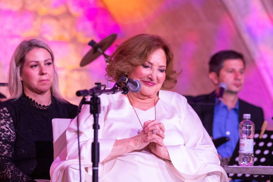Prvi dubrovački oproštajni koncert Tereze Kesovije