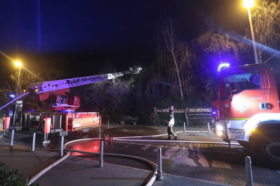Video: Gorio kultni restoran u Zagrebu, čovjeka odvezla Hitna