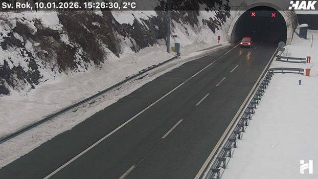 FOTO Pogledajte situaciju na autocestama: Snijeg još pada, stvara se poledica, ima i magle