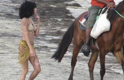 Amy Winehouse napokon je počela rasti nova koža 