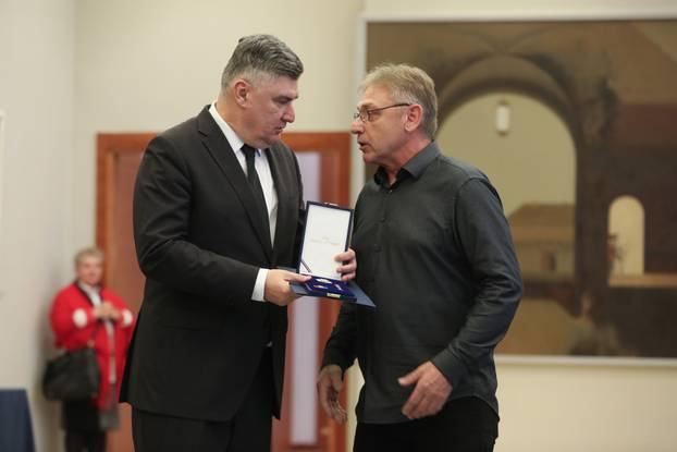 Predsjednik Milanović uručio odlikovanja dobrovoljnim darivateljima krvi u 2023. godini