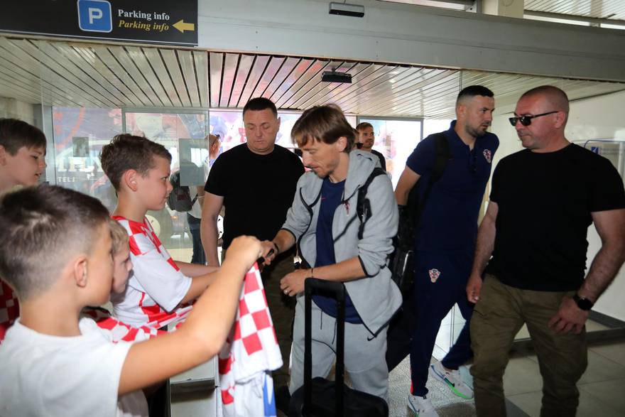 Vatreni izazvali euforiju na aerodromu