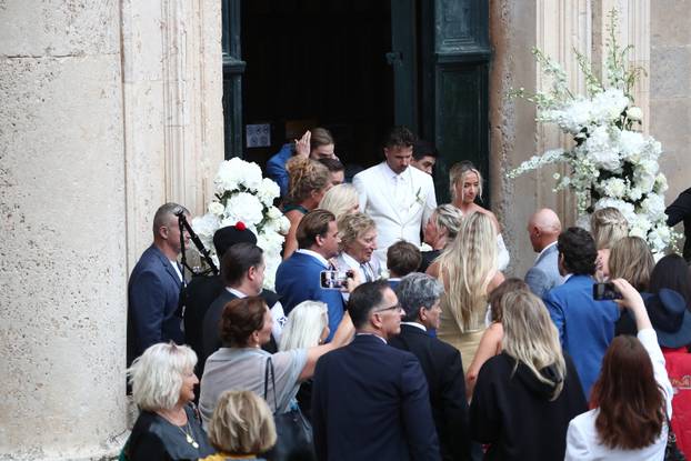 ARHIVA - 2024. Dubrovnik: Vjenčanje Nicole Artukovich i Liama Stewarta u crkvi sv.Ignacija