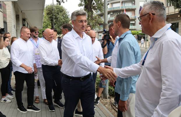 Metković: Plenković se sastao s predsjedništvom Udruge lađara Neretve