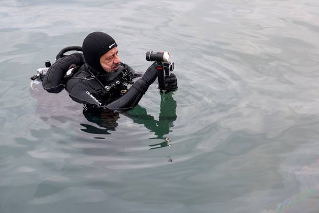 Zadar: Izvlačenje auta koji je 18 godina bio u moru